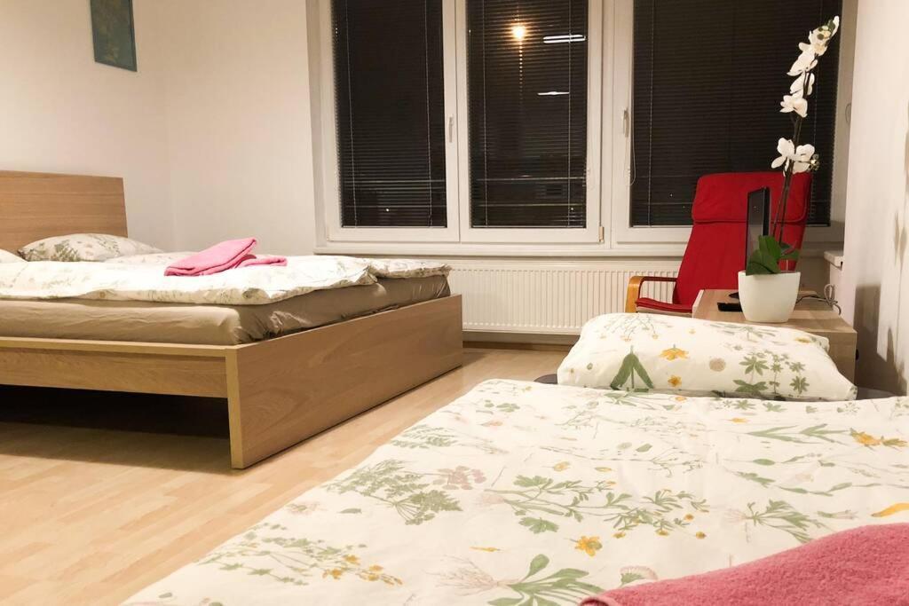 Modern Apartments - Airport 8Mins Prag Dış mekan fotoğraf